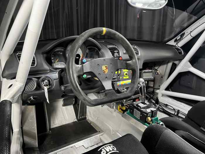 PORSCHE CAYMAN GT4 CLUBSPORT MANTHEY RACING 4