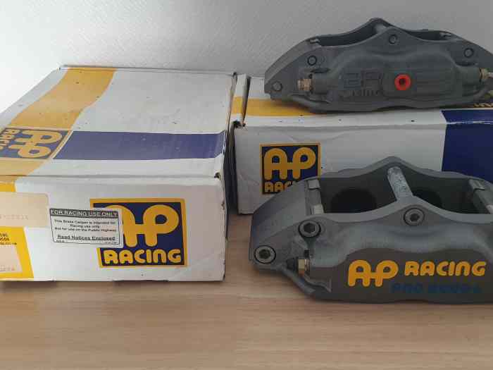 2 Etriers AP RACING 4 PISTONS CP5040