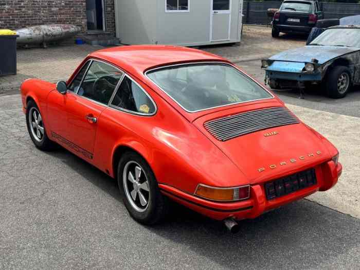 Porsche 911 2.2 E de 1970 (mot 2.4S) 1