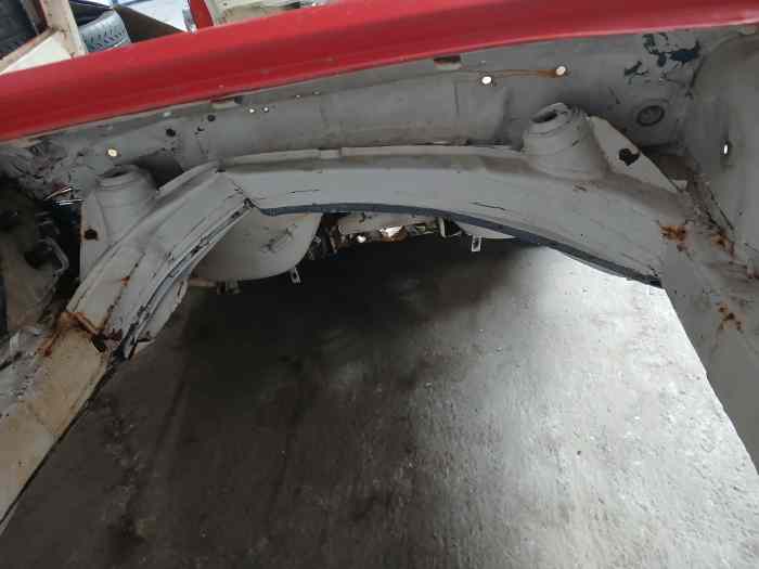 Porsche 911 2.2 FRAME + Parts (no engine or gearbox / pas de moteur ni de boîte de vitesses) 2