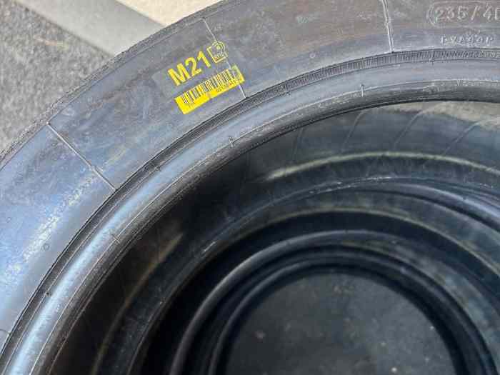 Pneus Michelin M21. 18 2