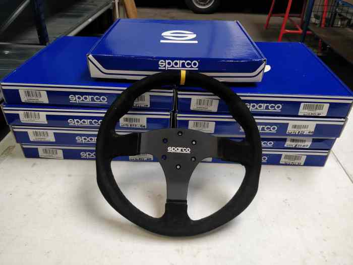 Volant R330 SPARCO