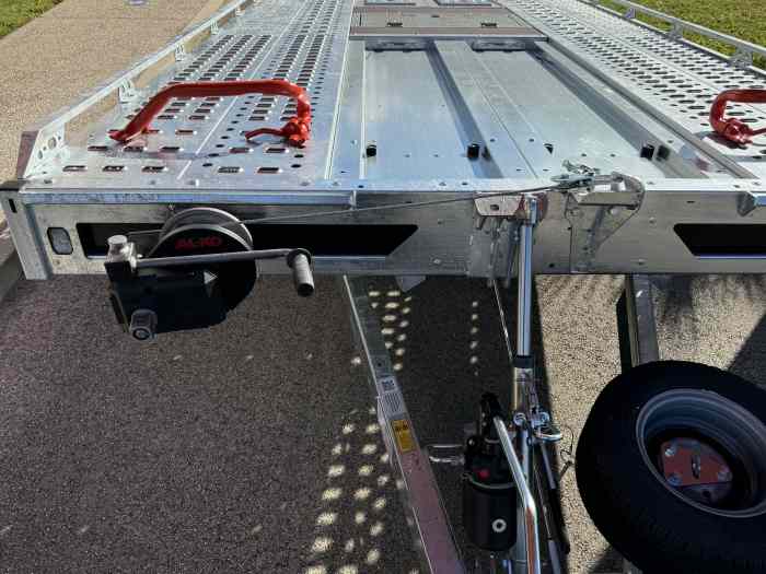 REMORQUE BRIAN JAMES T-TRANSPORTER 5.50m X 2.24m PTAC 3T5 3500 kg / 3 ESSIEUX / OPTIONS KIT HYDRAULIQUE BASCULANT / TREUIL ALKO / RAMPES LONGUES / TVA RECUPERABLE / 9680 ht / ... 3