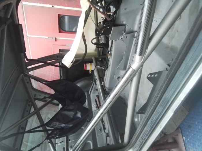 CAISSE BMW E30 320 I arceautee phase 2 3