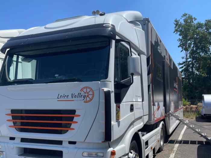 Tracteur IVECO + Semi-remorque CHEREAU entièrement aménagés pour la compétition automobile 0