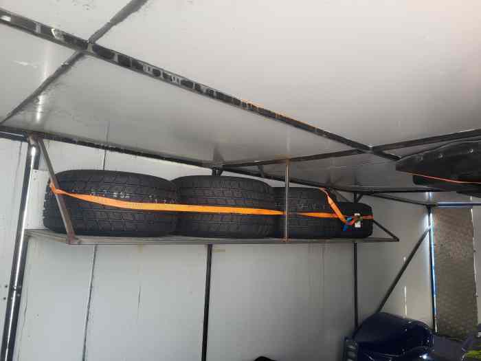 Remorque fermée double essieux plateaux 5M 2