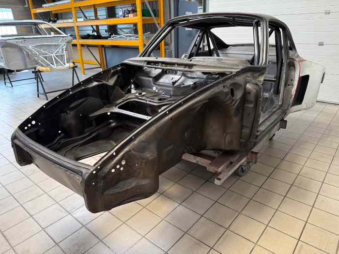 Caisse nue Porsche 911 ailes style RSR 2