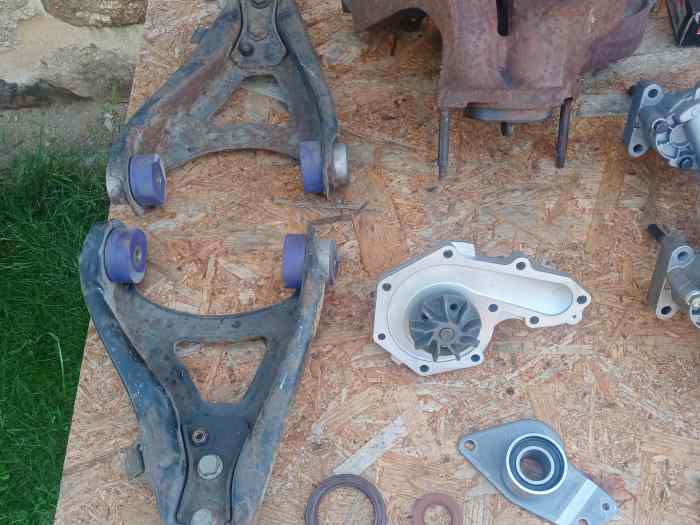 LOT DE PIECES RENAULT CLIO MEGANE 1