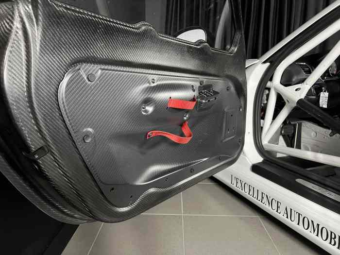 PORSCHE CAYMAN GT4 CLUBSPORT MANTHEY RACING 3