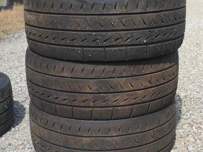Vends plusieurs pneus 3