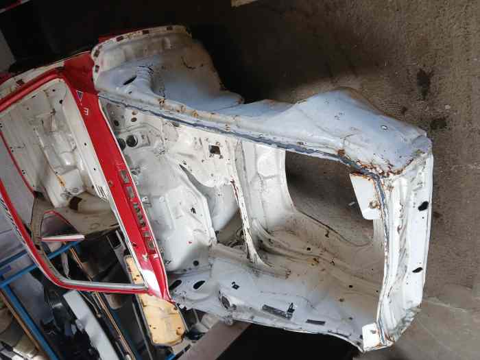Porsche 911 2.2 FRAME + Parts (no engine or gearbox / pas de moteur ni de boîte de vitesses) 5