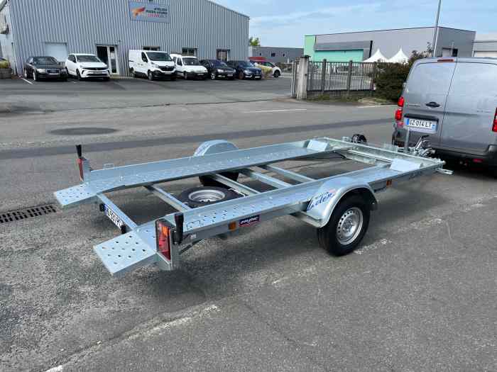 LOCATION REMORQUE PORTE VOITURE
