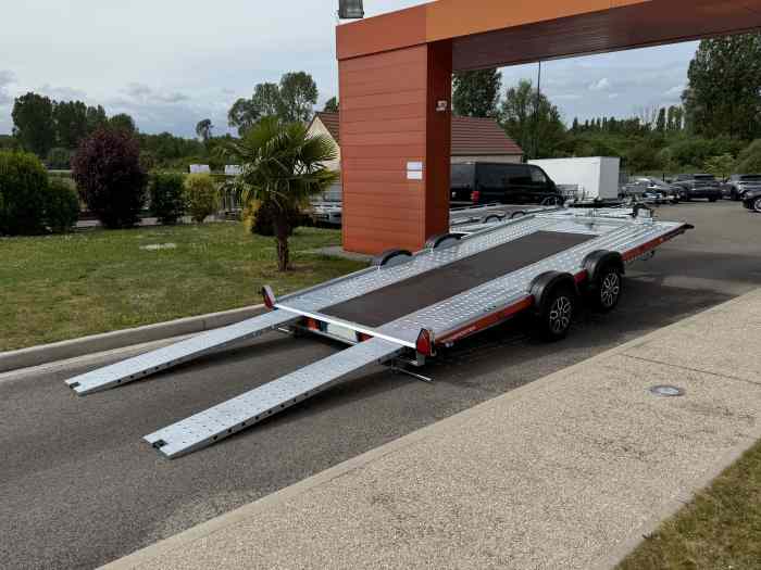 REMORQUE NEUVE NOUVELLE BRIAN JAMES A-TRANSPORTER 4.5m X 2.0m 3000 kg / PLATEAU PORTE AUTO / JANTES ALU / OPTIONS TREUIL / OPTION BASCULEMENT HYDRAULIQUE / TVA RECUP 4