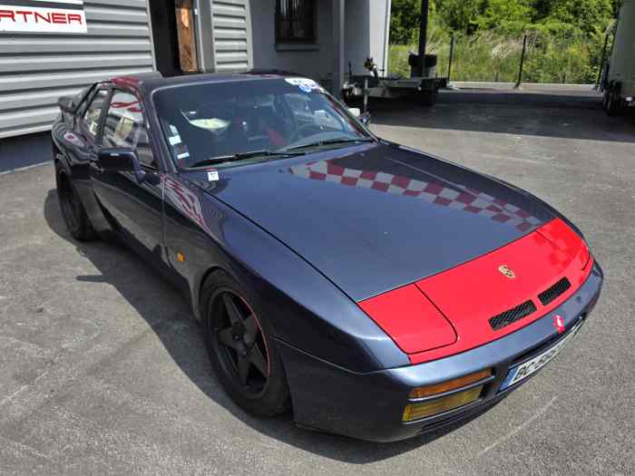 PORSCHE 944 TURBO 2