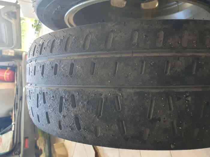 Pneu pirelli 15 4
