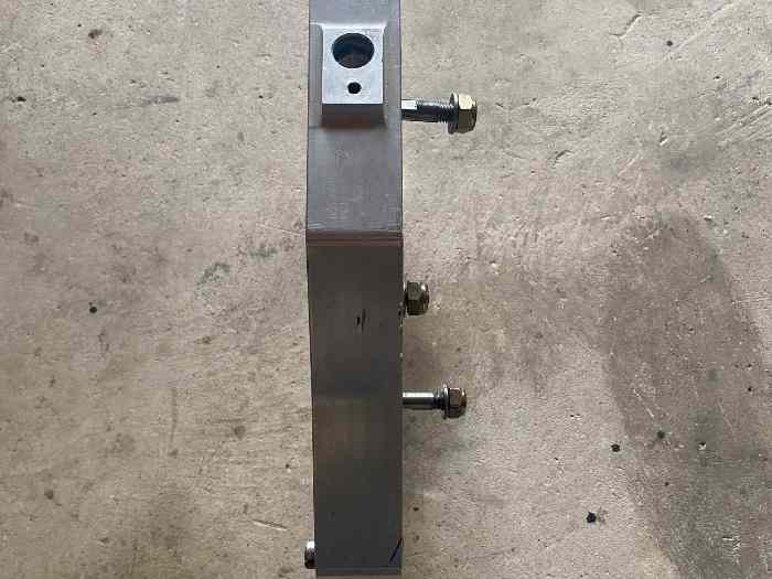 Entretoise alu pour moteur XU et boîte sadev 2