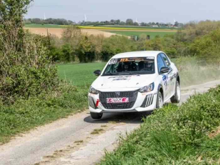 LOCATION PEUGEOT 208 FR6 - FRC6 3