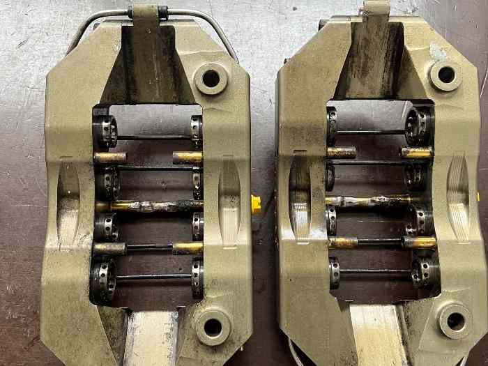 Étriers de freins 306 maxi V2 BREMBO 1