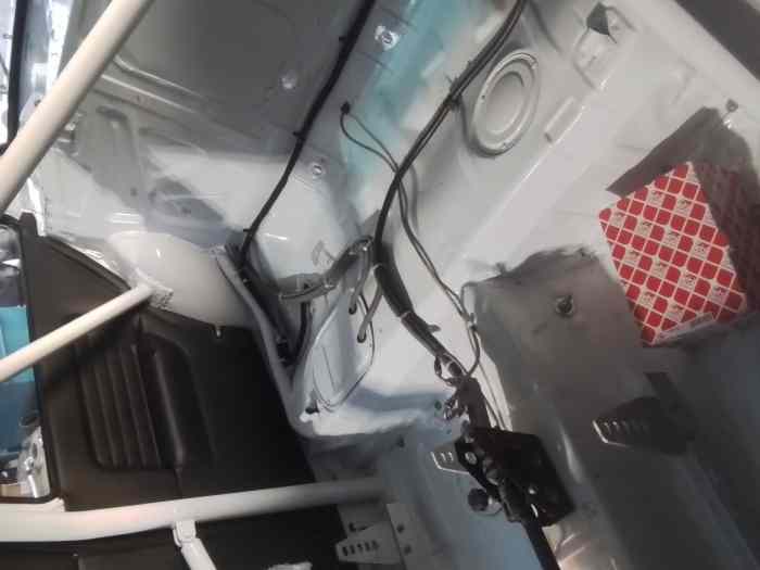 Caisse complete arceautee BMW E30 318 IS 4