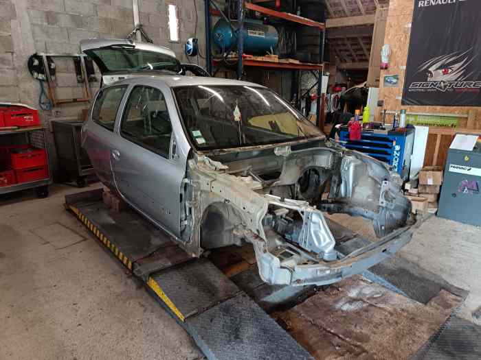 Caisse avec ouvrants clio RS ph2 1