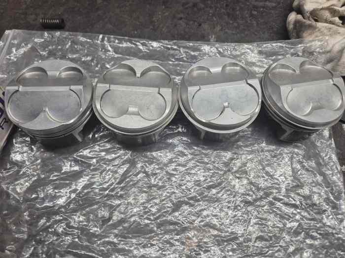 Piston mahle 1