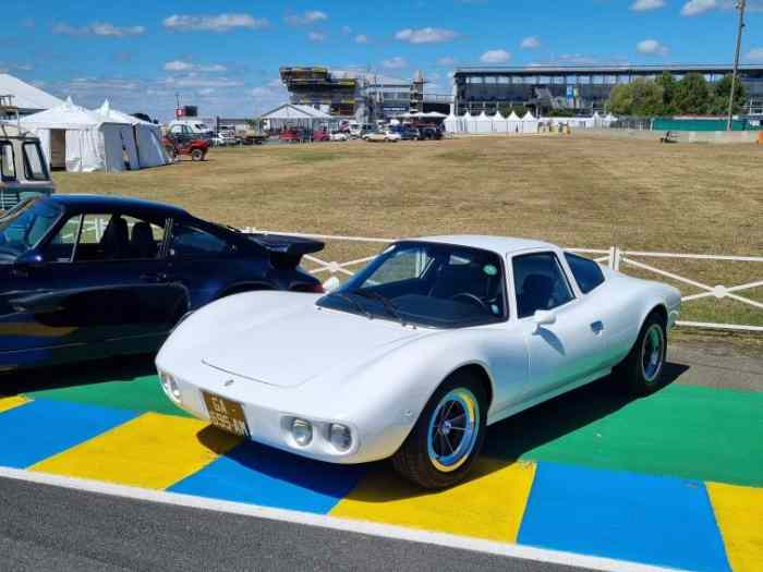 Le Bianco S : Une Voiture de Sport Bré...