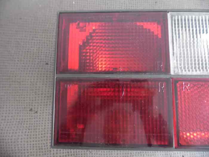 FEU ARRIERE DROIT 477945216 PORSCHE 944 & 924 1