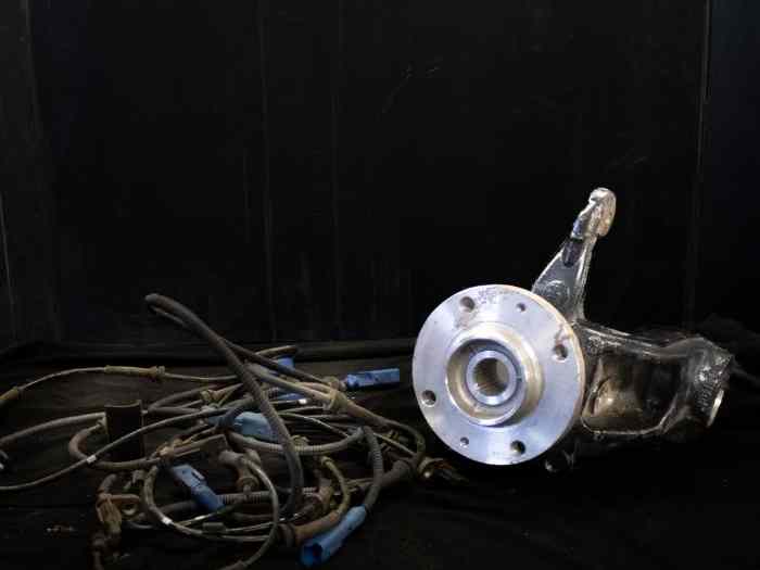 Pivot avant droit Peugeot 208