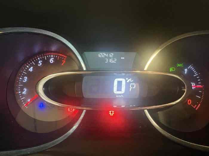 RENAULT CLIO 4 RS (POUR PISTE UNIQUEMENT) 2