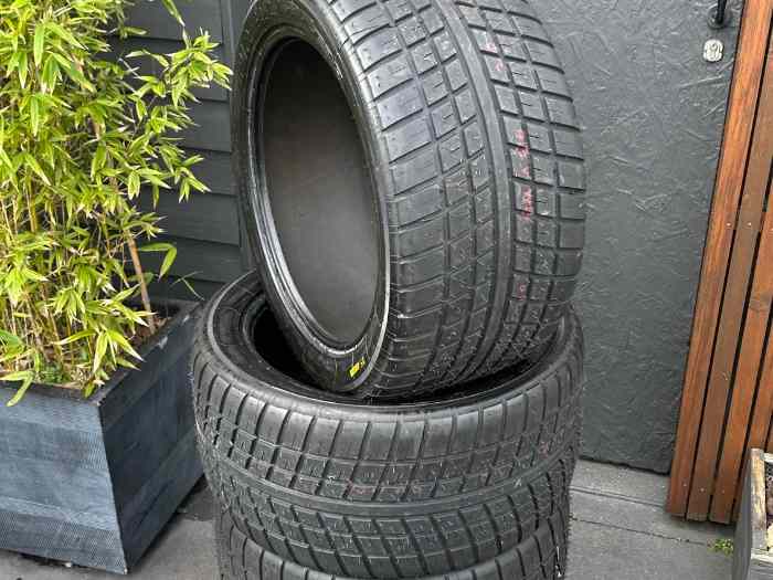 8 pneus slick pluie Pirelli P Zero