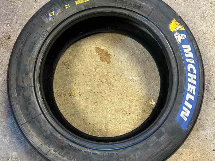 Pneu neuf Michelin 21 en 15 pouces 0