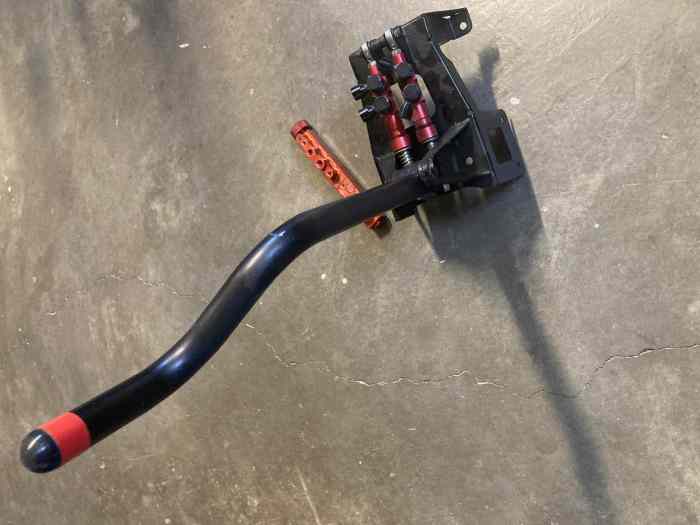 KIT FREIN A MAIN HYDRAULIQUE BERINGER TBE 1