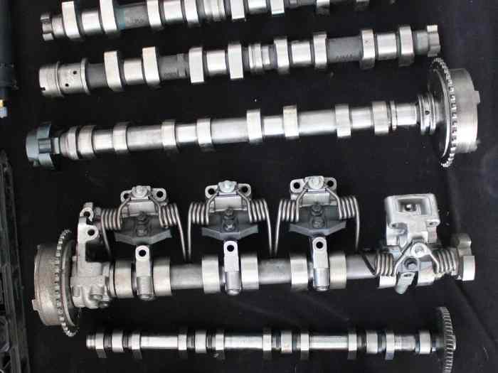 lot de pièces moteur Peugeot 208 1