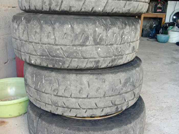 Pneus MRF 16 1