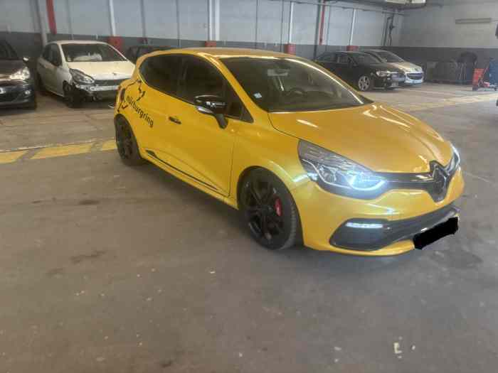 RENAULT CLIO 4 RS (POUR PISTE UNIQUEMENT) 1