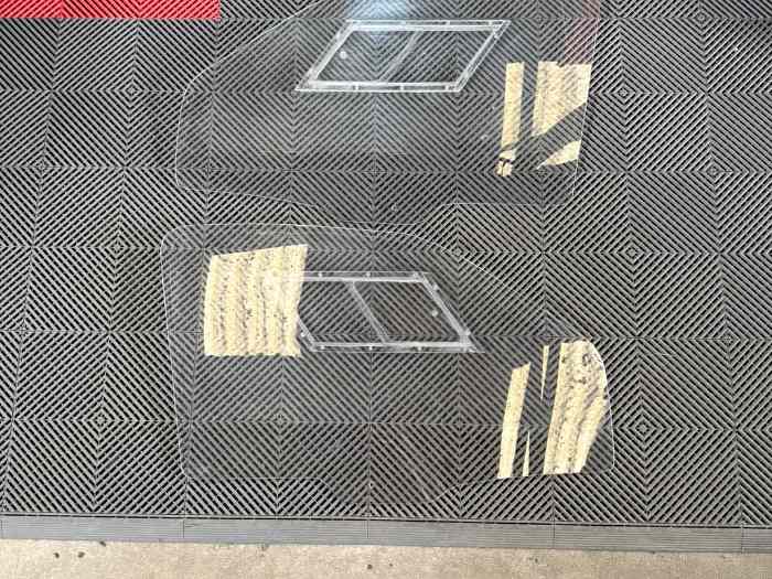 Vitres avant plexi / polycarbonate - RENAULT CLIO 2 1