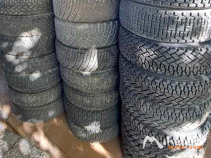 A SAISIR: LOT 23 PNEUS TERRE EN 15