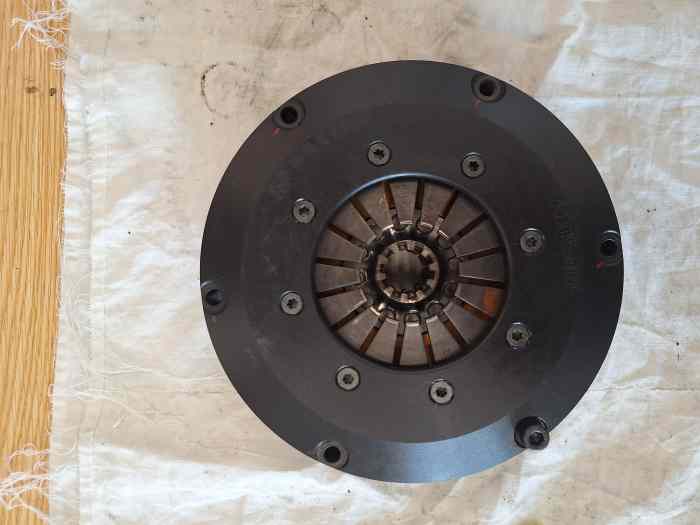 Embrayage Tri-disque AP Racing pour BM...