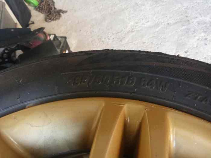 Pneus MRF 16 0