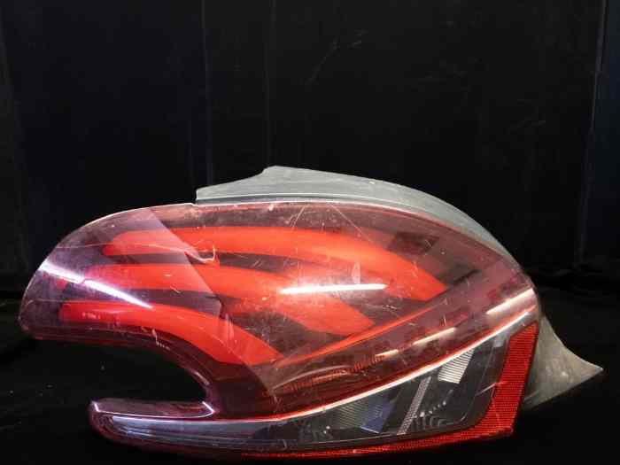 Lot de feux arrières et feux stop Peugeot 208 1