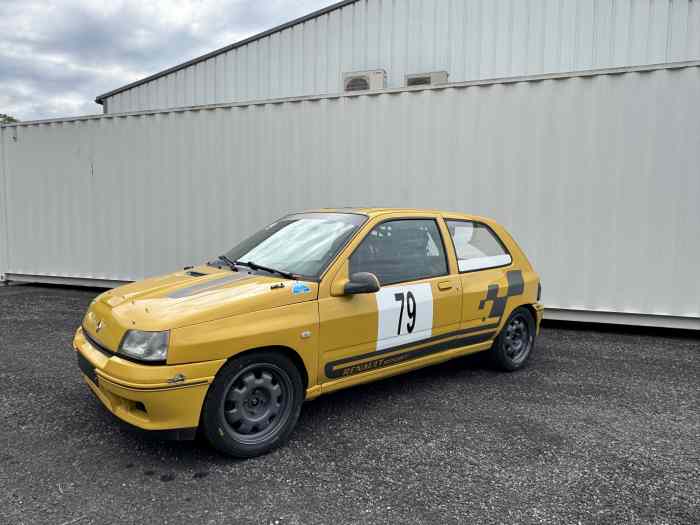 Clio 1 16S passeport Groupe A + carte grise. 2