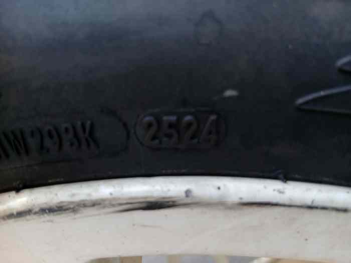 Pneus Pirelli 205 45 17 RA5 2