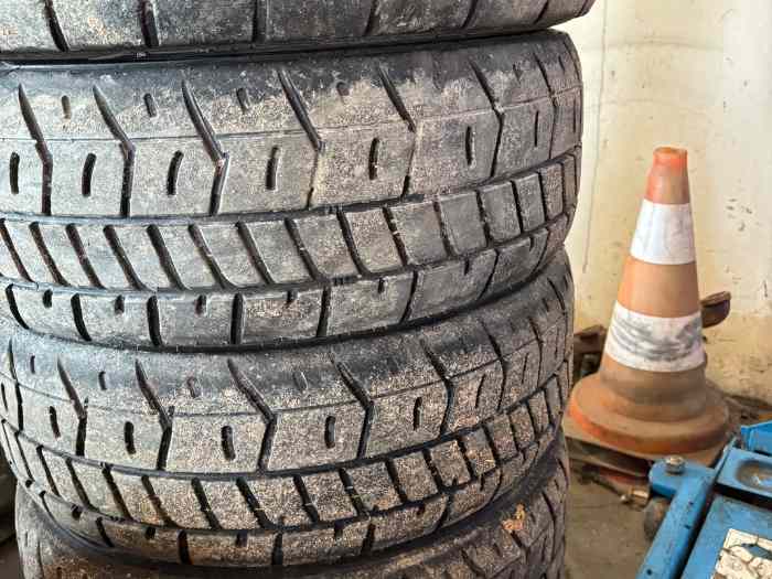 Lot pneu mrf 2
