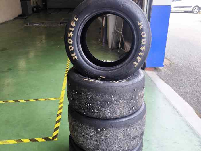 Pneu housier SS1