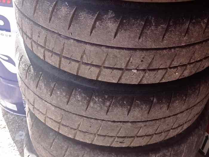 Lot de 11 pneus Michelin H30 16´´ 1
