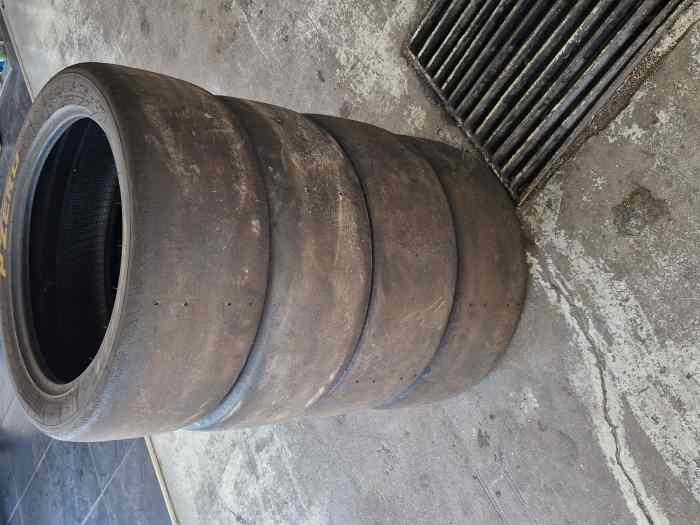 Pneus slick pirrelli 225/625r17