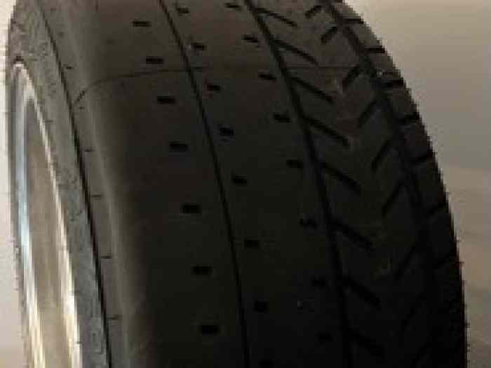 Jeu de pneus Pirelli Classic D3 sur jantes 1