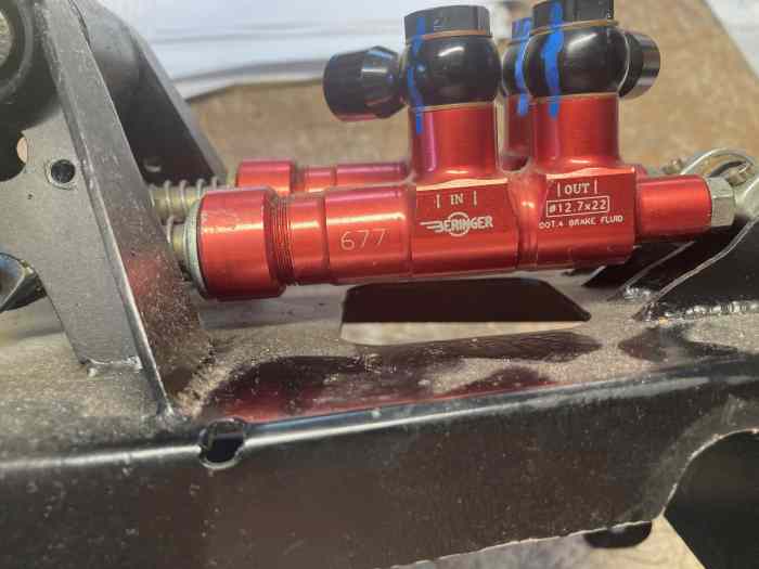 KIT FREIN A MAIN HYDRAULIQUE BERINGER TBE 4