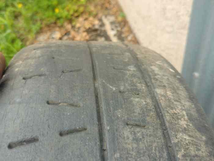 Vends pneus Pirelli 15