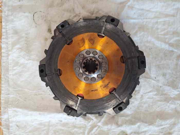 Embrayage Tri-disque AP Racing pour BMW M3 E30 GrA 2